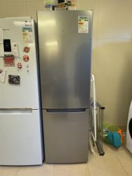 Siemens Bottom Freezer Refrigerator image 1