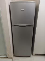Well functioning refrigerator image 1