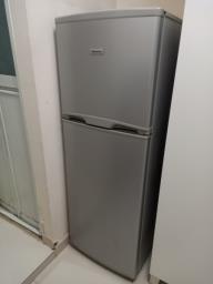 Well functioning refrigerator image 2
