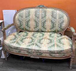 Elegant  Vintage-style Sofa  Needs image 1
