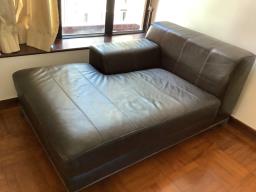 Use Blk  Leather sofa 645 lx 41wx30 image 1