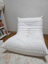 White giant bean bag chair image 1