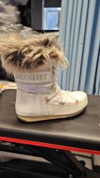 Almost New Moon Boot  Size Eu 36 300 image 1