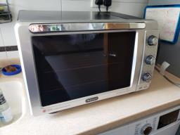 Excellent quality Delonghi oven image 1