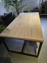 1 year beautiful table 200cm  100cm image 1