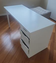 A white table image 1