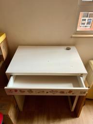 Free Child Writing Desk and Chair image 2