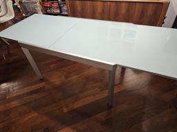 Solid build Extendable Dinning table image 2