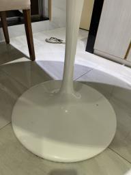 White marble round table image 3
