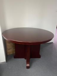 Wood round table in good condition image 1