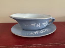 Wedgewood Style Gravy Boat vintage image 4