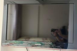 32 inch Samsung and Hisense Led Tvs image 2