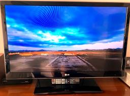 Lg 42 Tv Set 42lv4500 image 1