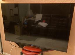 Lg 47 Smart Tv image 2