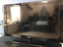 Samsung 40 inch Tv image 2