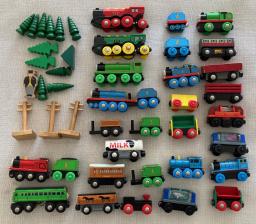 Brio World wooden railway set image 4