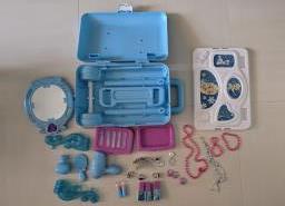 Frozen Suitcase with accessories image 2