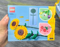 Sunflowers and Tulips Lego image 1