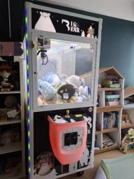 Claw machine image 1