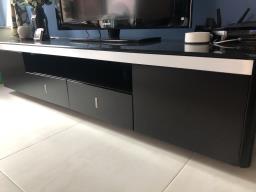 Kuka glass top Tv-stand image 3