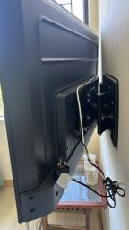 Philips  Smart Tv 50pud665430 with Wall image 3