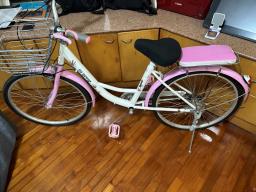 20  girls bike in excellent condition image 3