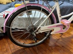 20  girls bike in excellent condition image 4