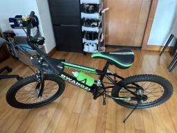 Near New childrens Bike - 50cm wheel image 3