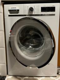 Used Siemens Intelligent Washer Iq700 image 1