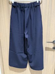 Black capri pants image 2