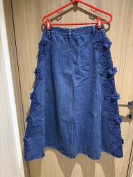 Denim skirt with embroidered flowers image 2