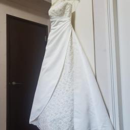 Cream Strapless Wedding Gown with Train image 2