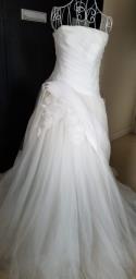 White by Vera Wang wedding gown image 7