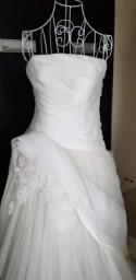 White by Vera Wang wedding gown image 2