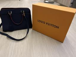 Lv Epi Leather Vaneau Mm - navy image 1