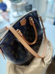 Lv handbag with crossbody straps image 1