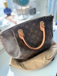 Lv handbag with crossbody straps image 3