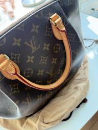 Lv handbag with crossbody straps image 4