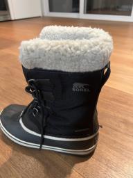 Barely worn Sorel snow boots image 1