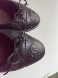 Chanel black quilted flats image 7