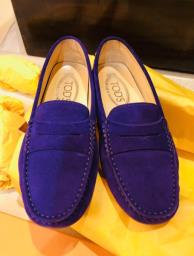 Chanel  Tods  Salvatore Ferragamo image 5