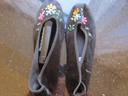 Chinese Embroidered Flats - size 55 image 2