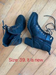 medium height black leather boots image 1