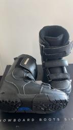 Snowboarding boots image 7