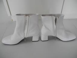 White Boots pedder Red image 1