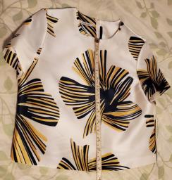 Wardrobe off white Korean crop top image 3