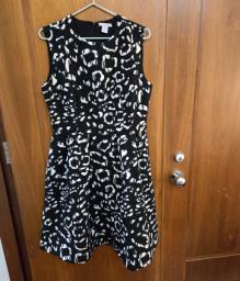 H m black dress image 2
