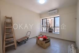 Elegant Terrace image 4