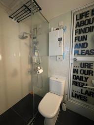 Greenview Court image 5