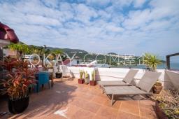 Lobster Bay image 10